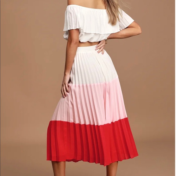 ♥️LULUS Punctual White Colorblock Pleated Two-Piece Dress. LIKE NEW. - Picture 2 of 4